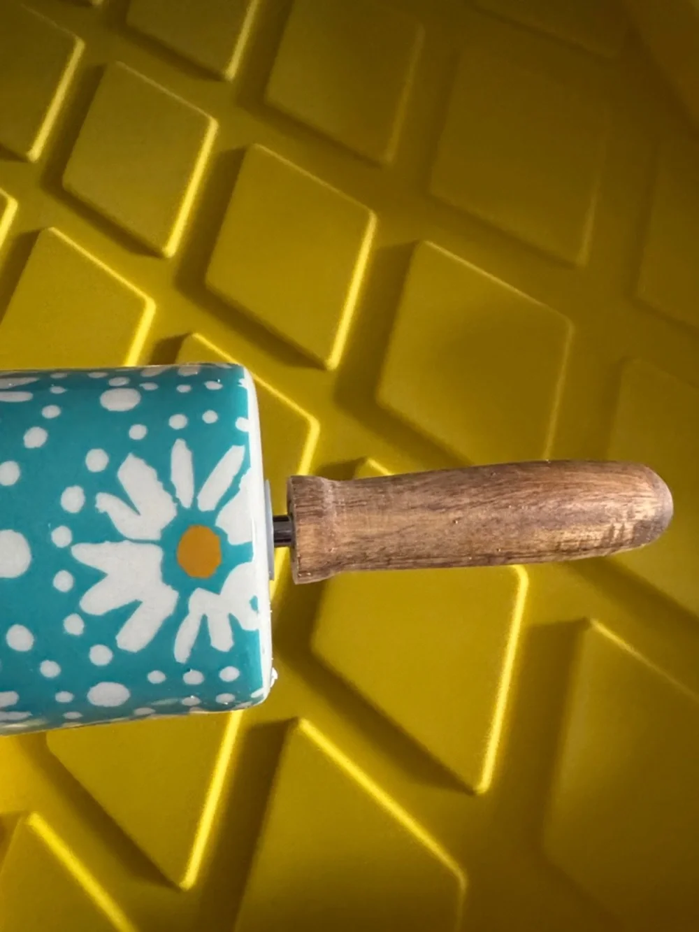 Pioneer woman Daisy-Patterned Teal Rolling Pin with Wooden Handles Flea Market